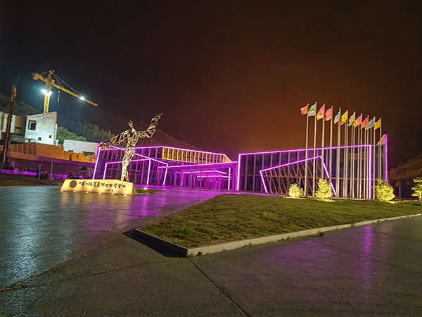 城市亮化是现代城市建设的重要组成部分,它不仅可以美化城市的夜景,还能提升城市的整体形象。随着科技的不断进步,城市亮化也得到了更多的关注和创新。本文将介绍一些关于城市亮化的创意和技术,帮助读者了解城市亮化的重要性以及如何进行庄浪城市亮化的规划和实施。 城市亮化是现代城市建设的重要组成部分,它不仅可以美化城市的夜景,还能提升城市的整体形象。随着科技的不断进步,城市亮化也得到了更多的关注和创新。本文将介绍一些关于城市亮化的创意和技术,帮助读者了解庄浪城市亮化的重要性以及如何进行庄浪城市亮化的规划和实施。